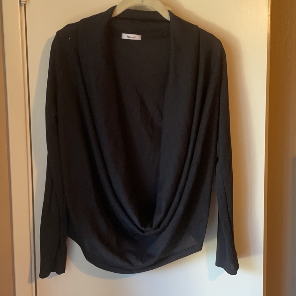 The PERFECT Sexy Black Sweater! Size Medium 🤩 - Picture 5 of 6